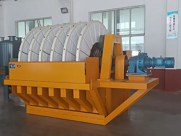 Rotary vacuum disc filter